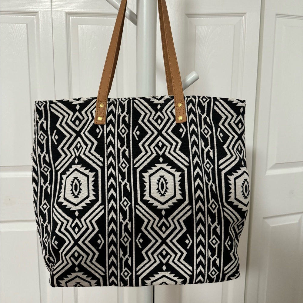 Patterned black and white tote bag